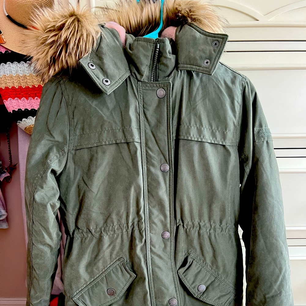 Abercrombie and Fitch kids Olive green parka coat size 11/12